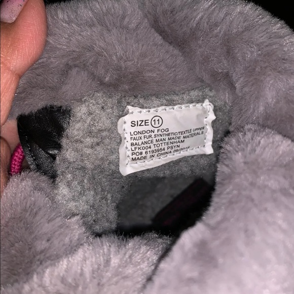 **** SOLD LOCALLY ****Girls London Fog snow boots - Picture 5 of 5